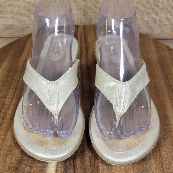 b.o.c. Born Concept Thong Sandals Gold Metallic Flip Flops Women's Size 6 M - Picture 1 of 9